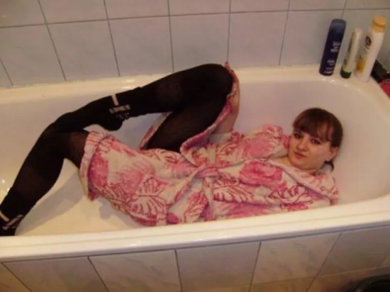 RUSI KOJI TRAŽE LJUBAV PUTEM INTERNETA STVARNO SU NEOBIČAN PRIZOR: Bizarni i u dobru i u zlu...