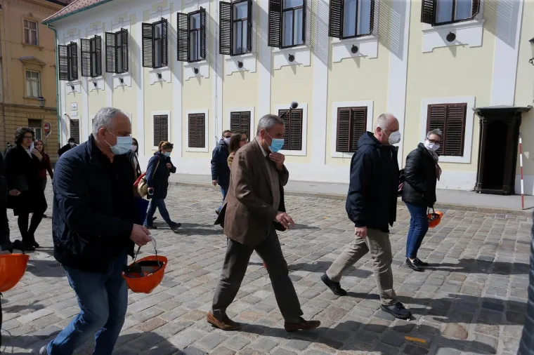 Bandić hodočastio po srušenim crkvama: 'Čeka nas maraton, rješenja iz rukava su iluzije'