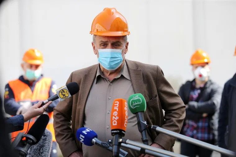 Bandić hodočastio po srušenim crkvama: 'Čeka nas maraton, rješenja iz rukava su iluzije'
