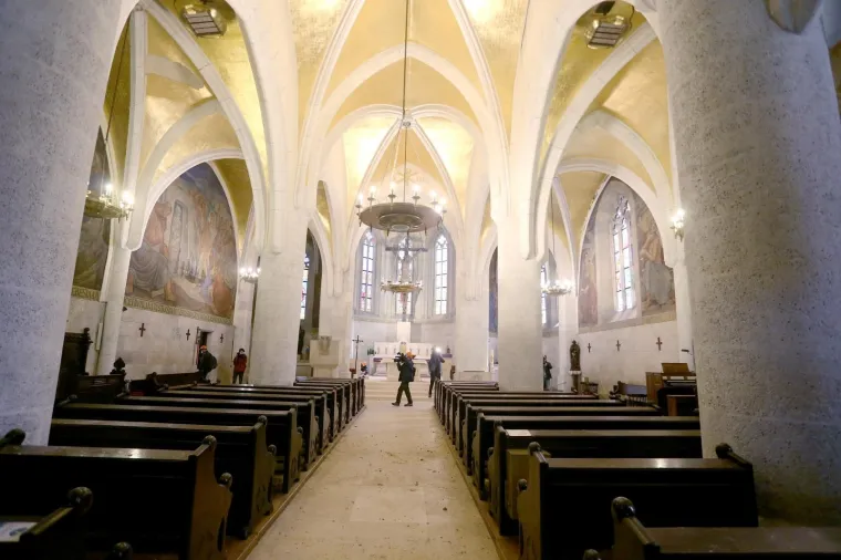 Bandić hodočastio po sru&scaron;enim crkvama: 'Čeka nas maraton, rje&scaron;enja iz rukava su iluzije'