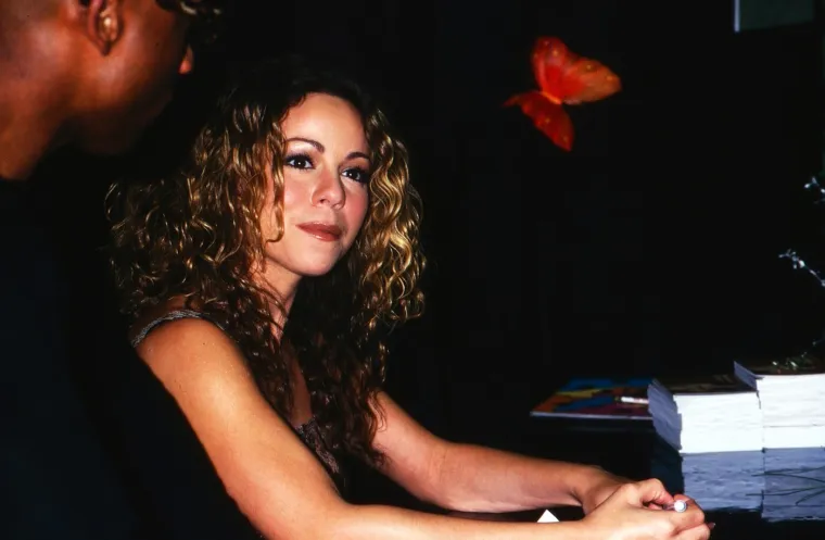 BUJNE OBLINE NJEZIN SU ZA&Scaron;TITNI ZNAK: Mariah Carey i u 50. nosi krpice koje vi&scaron;e otkrivaju nego &scaron;to pokrivaju