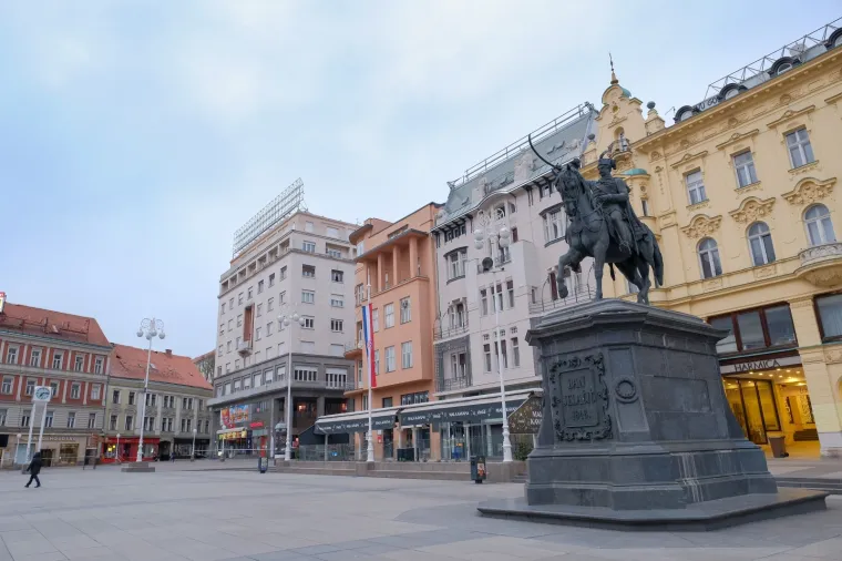 Sablasno prazan Zagreb na kakvog se te&scaron;ko naviknuti: Potres i koronavirus 'ubili' život na ulicama i trgovima