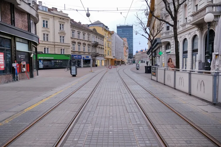 Sablasno prazan Zagreb na kakvog se te&scaron;ko naviknuti: Potres i koronavirus 'ubili' život na ulicama i trgovima