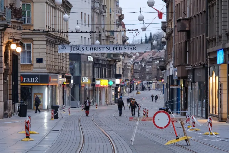 Sablasno prazan Zagreb na kakvog se te&scaron;ko naviknuti: Potres i koronavirus 'ubili' život na ulicama i trgovima