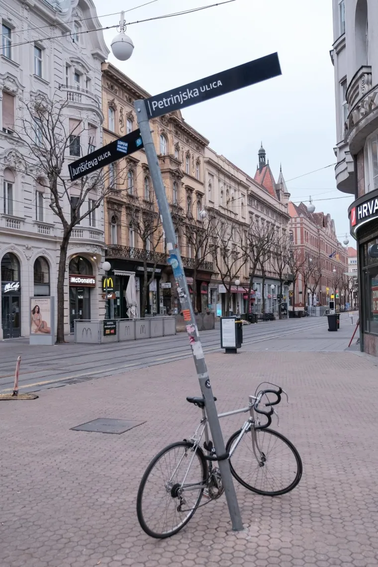 Sablasno prazan Zagreb na kakvog se te&scaron;ko naviknuti: Potres i koronavirus 'ubili' život na ulicama i trgovima