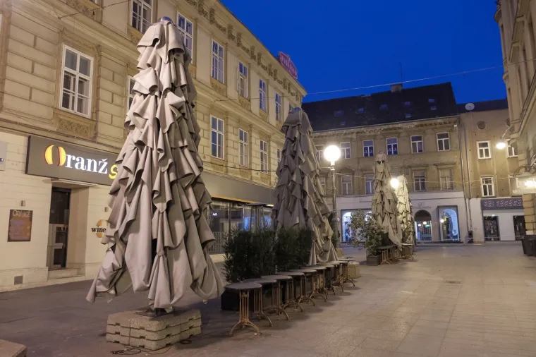 Sablasno prazan Zagreb na kakvog se te&scaron;ko naviknuti: Potres i koronavirus 'ubili' život na ulicama i trgovima