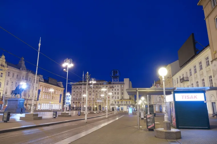 Sablasno prazan Zagreb na kakvog se te&scaron;ko naviknuti: Potres i koronavirus 'ubili' život na ulicama i trgovima