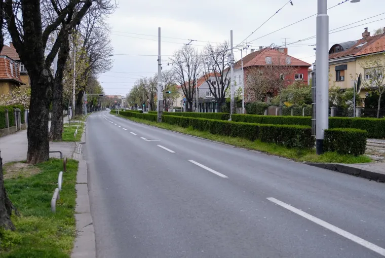 Sablasno prazan Zagreb na kakvog se te&scaron;ko naviknuti: Potres i koronavirus 'ubili' život na ulicama i trgovima