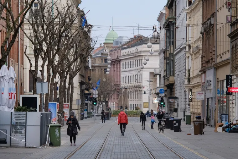 Sablasno prazan Zagreb na kakvog se te&scaron;ko naviknuti: Potres i koronavirus 'ubili' život na ulicama i trgovima