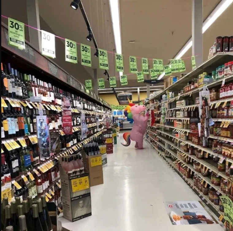 Jesu li pretjerali? Ovo su najsmje&scaron;niji kostimi za za&scaron;titu protiv korona virusa!