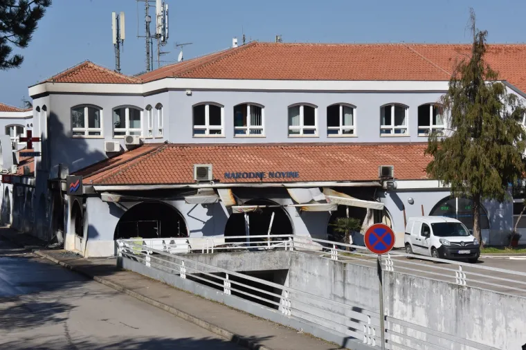 Eksplozivom raznijeli bankomat u Poreču pa razorili cijelo prizemlje zgrade