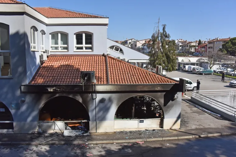 Eksplozivom raznijeli bankomat u Poreču pa razorili cijelo prizemlje zgrade