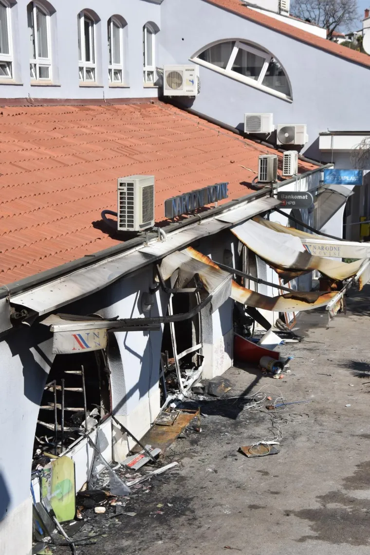 Eksplozivom raznijeli bankomat u Poreču pa razorili cijelo prizemlje zgrade