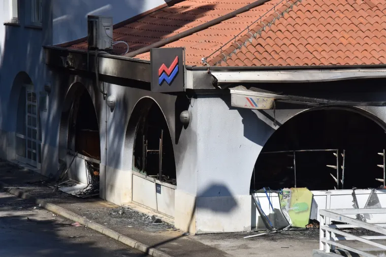 Eksplozivom raznijeli bankomat u Poreču pa razorili cijelo prizemlje zgrade