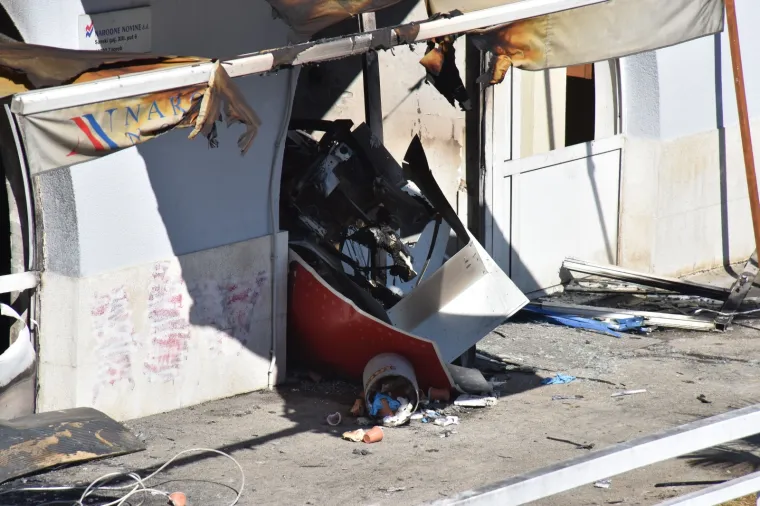 Eksplozivom raznijeli bankomat u Poreču pa razorili cijelo prizemlje zgrade