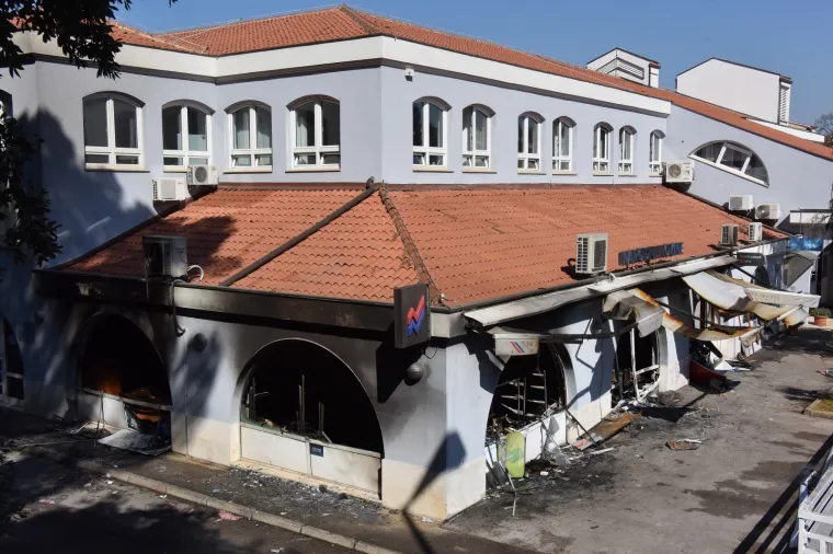 Eksplozivom raznijeli bankomat u Poreču pa razorili cijelo prizemlje zgrade