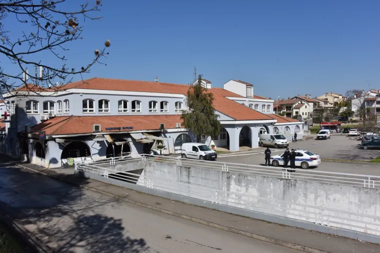 Eksplozivom raznijeli bankomat u Poreču pa razorili cijelo prizemlje zgrade