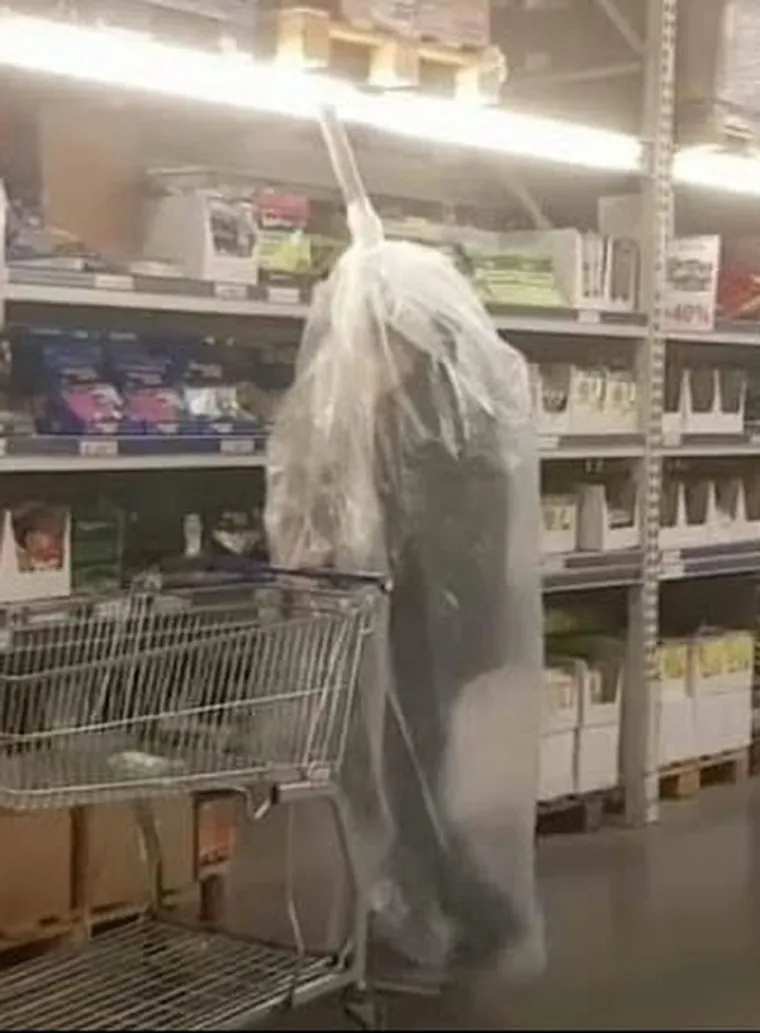 POGLEDAJTE KAKO SE OČAJNI &Scaron;PANJOLCI &Scaron;TITE OD KORONAVIRUSA: Nose odijela i maske iz potpuno kućne radinosti