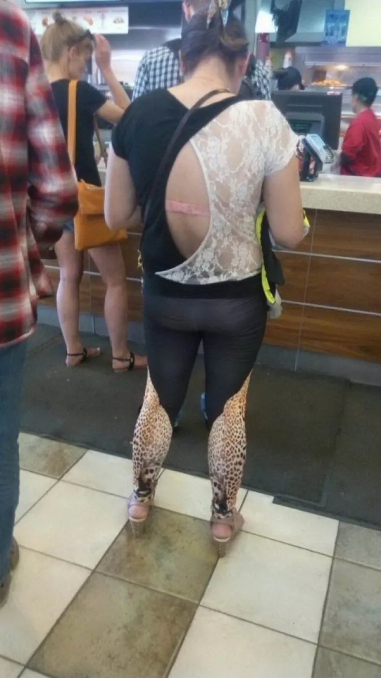 POKAZALI SMO VAM VEĆ BRDO MODNIH FAILOVA, ALI OVI SU NAJVEĆI OD SVIH: Dokaz da se neki ljudi oblače u mraku