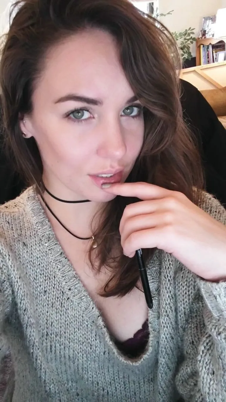 ONE POSLUJU JAKO TRANSPARENTNO: Toliko da se na radnom mjestu čak i skidaju