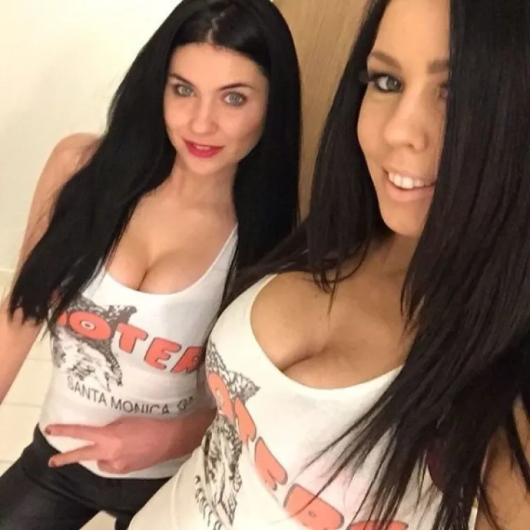 ONE POSLUJU JAKO TRANSPARENTNO: Toliko da se na radnom mjestu čak i skidaju