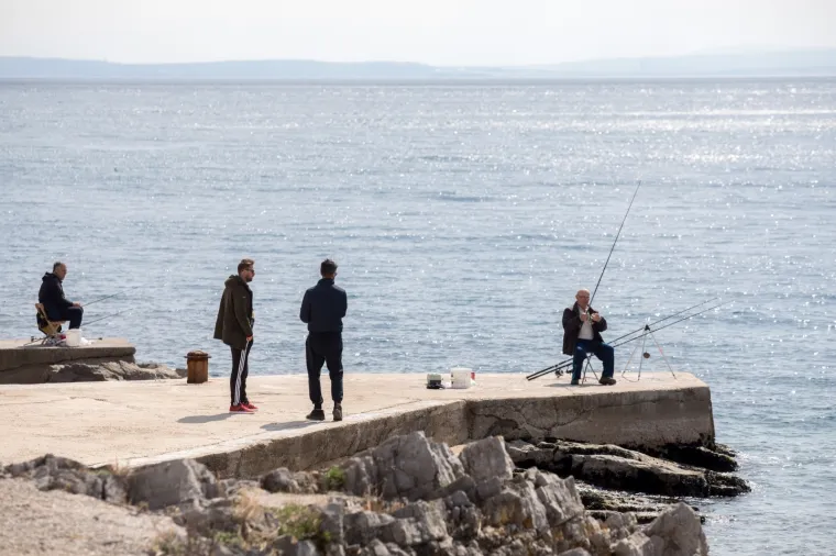 Sunce u Rijeci izmamilo je građane na plaže