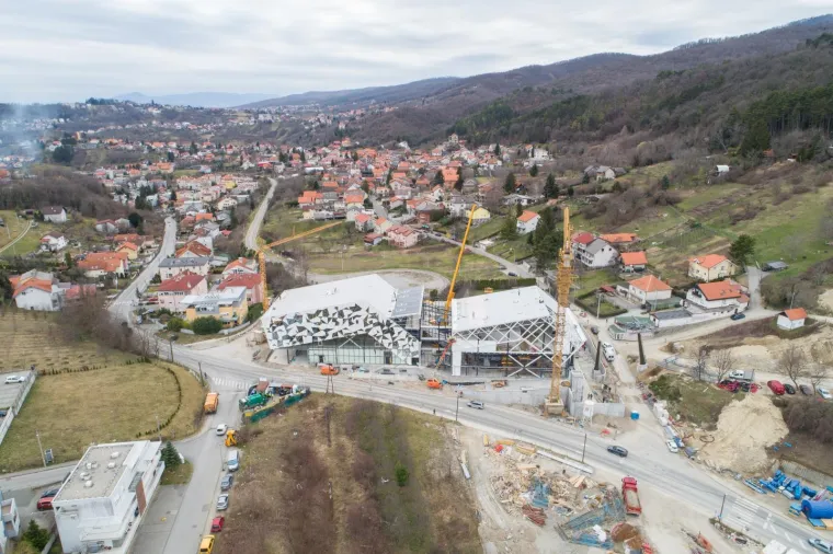 Zbog koronavirusa sve stoji, ali Bandićeva žičara se i dalje gradi: Pogledajte kako sada izgleda