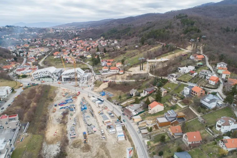 Zbog koronavirusa sve stoji, ali Bandićeva žičara se i dalje gradi: Pogledajte kako sada izgleda