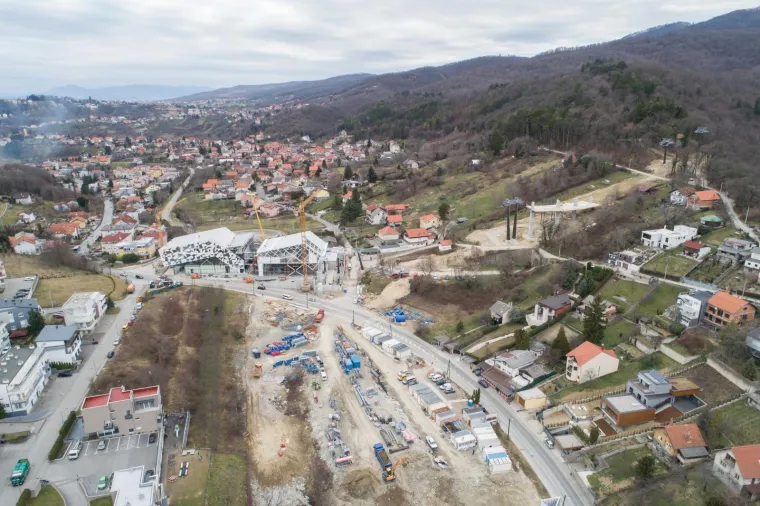 Zbog koronavirusa sve stoji, ali Bandićeva žičara se i dalje gradi: Pogledajte kako sada izgleda