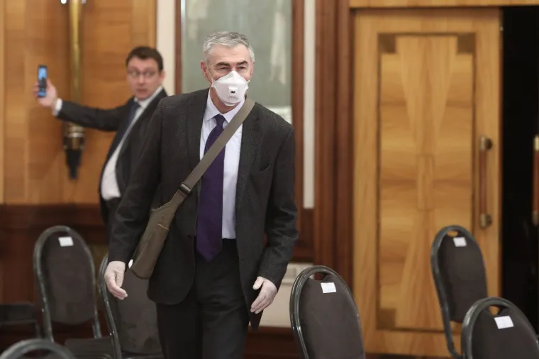 Saborske zastupnike smjestili u poznati hotel! Neki su do&scaron;li s maskama, neki su radili selfije...