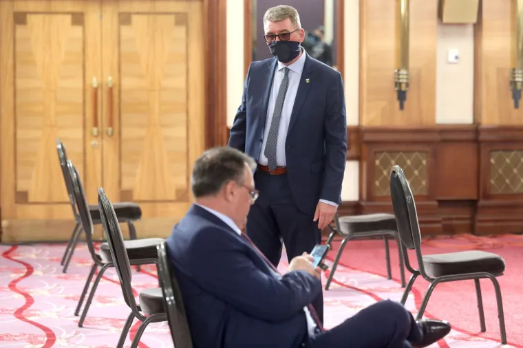 Saborske zastupnike smjestili u poznati hotel! Neki su do&scaron;li s maskama, neki su radili selfije...