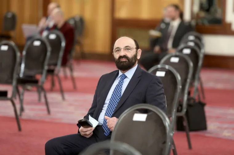 Saborske zastupnike smjestili u poznati hotel! Neki su do&scaron;li s maskama, neki su radili selfije...