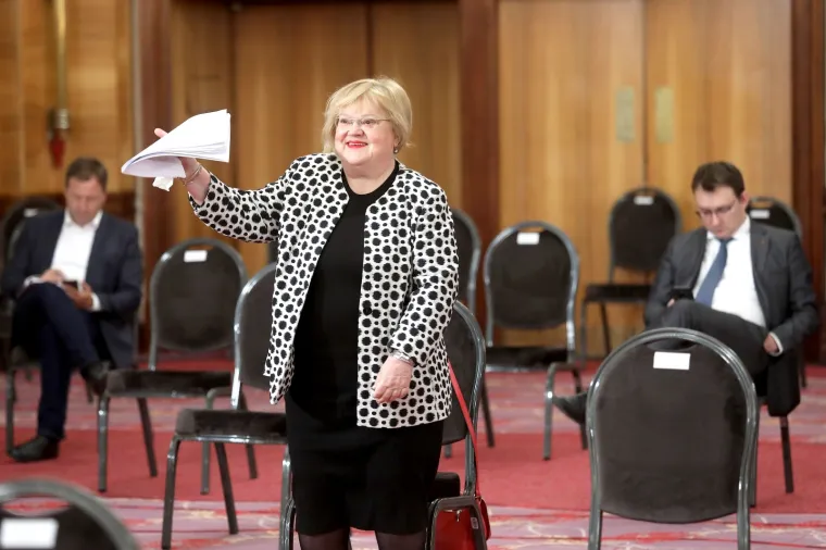 Saborske zastupnike smjestili u poznati hotel! Neki su do&scaron;li s maskama, neki su radili selfije...