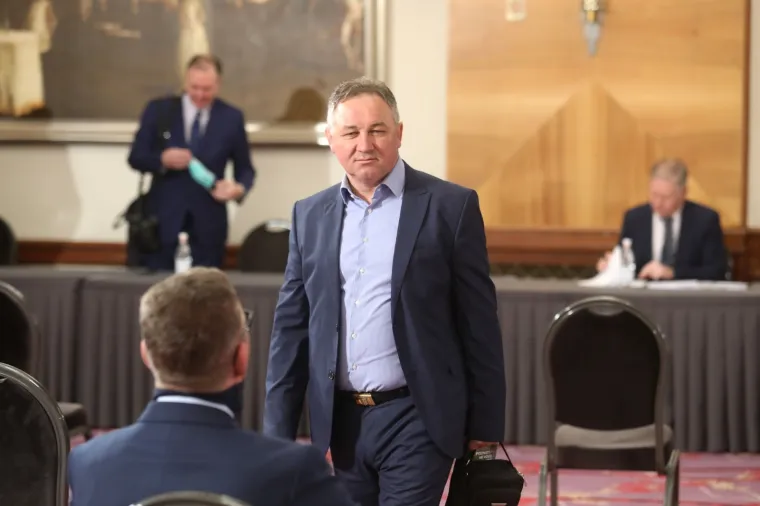 Saborske zastupnike smjestili u poznati hotel! Neki su do&scaron;li s maskama, neki su radili selfije...