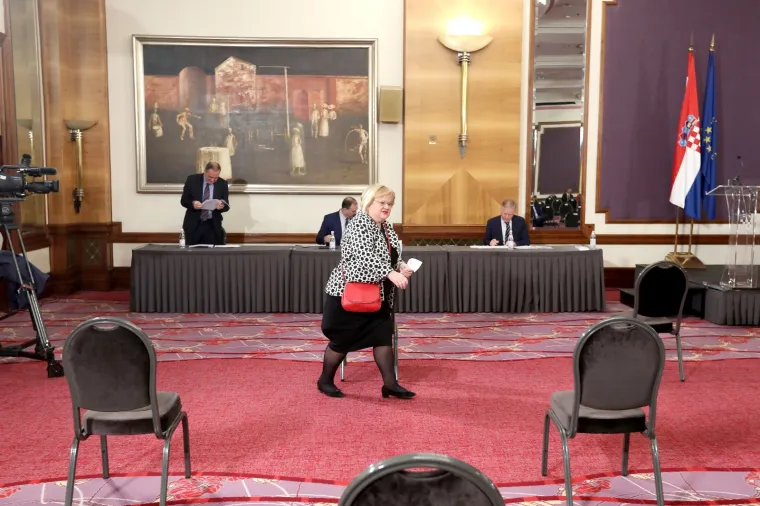 Saborske zastupnike smjestili u poznati hotel! Neki su do&scaron;li s maskama, neki su radili selfije...