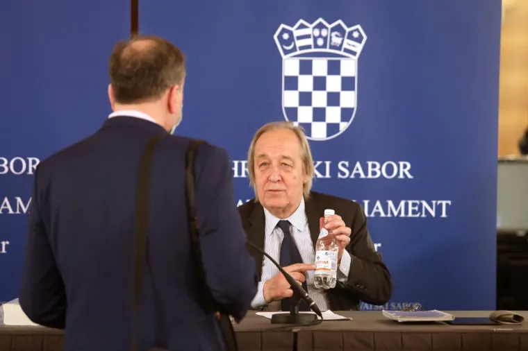 Saborske zastupnike smjestili u poznati hotel! Neki su do&scaron;li s maskama, neki su radili selfije...