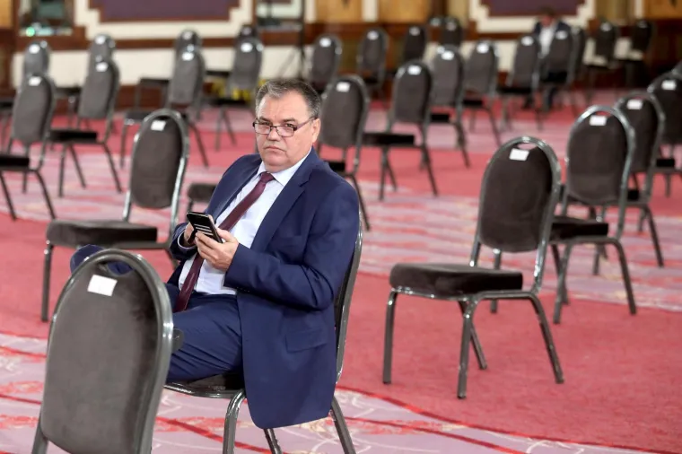 Saborske zastupnike smjestili u poznati hotel! Neki su do&scaron;li s maskama, neki su radili selfije...