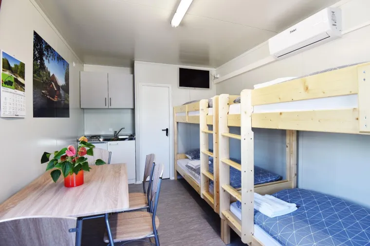 Domaća tvrtka poizvodi mobilnu korona-kabinu za prevenciju zaraze: Ima kuhinju, kupaonicu, krevete...