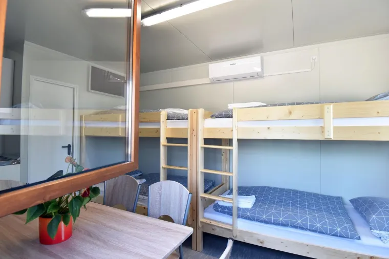 Domaća tvrtka poizvodi mobilnu korona-kabinu za prevenciju zaraze: Ima kuhinju, kupaonicu, krevete...