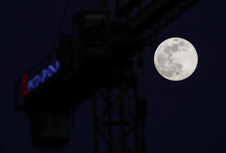 Najveći Supermjesec godine iza&scaron;ao nad svijet koji se bori s opasnim koronavirusom