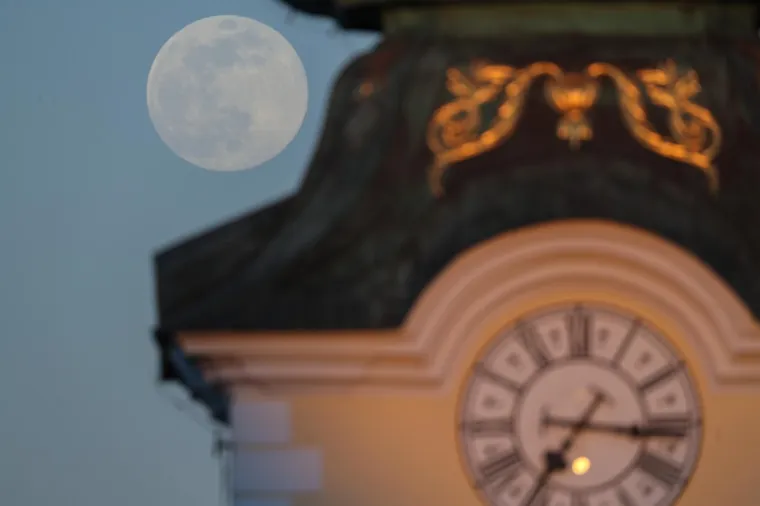 Najveći Supermjesec godine iza&scaron;ao nad svijet koji se bori s opasnim koronavirusom