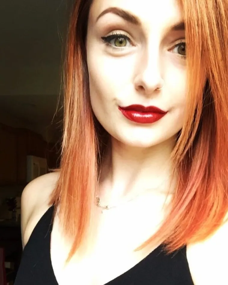 ONO KAD VAS PITAJU - PLAVU&Scaron;E ILI BRINETE, A NA SCENU U&Scaron;ETAJU ONE: Crvenokose ljepotice bacaju na koljena samom pojavom