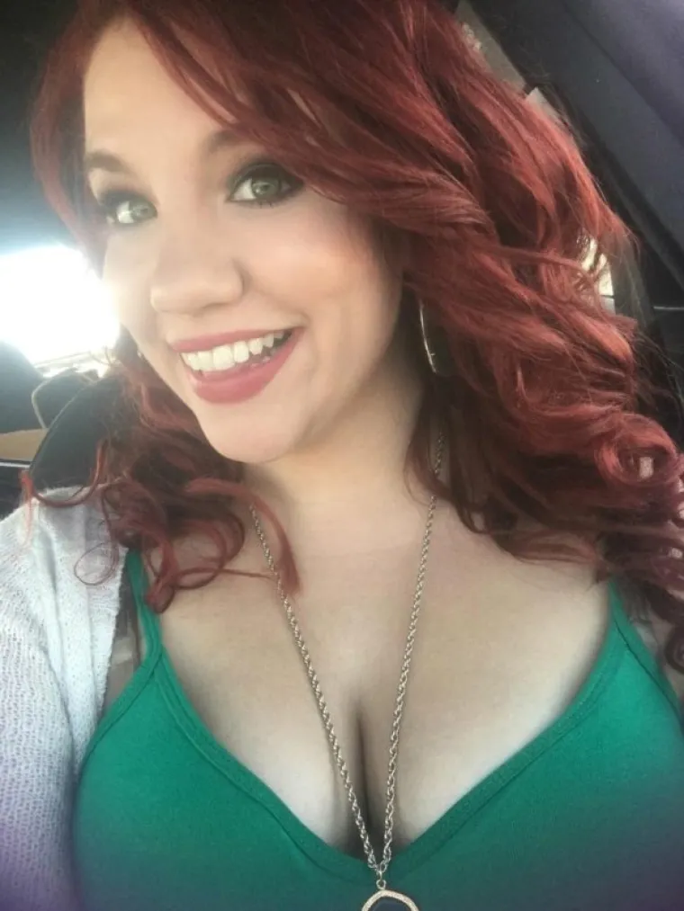 ONO KAD VAS PITAJU - PLAVU&Scaron;E ILI BRINETE, A NA SCENU U&Scaron;ETAJU ONE: Crvenokose ljepotice bacaju na koljena samom pojavom