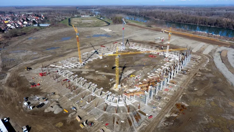 OSJEČANI POKAZALI MODRIMA KAKO SE TO RADI: Dok u Zagrebu samo pričaju o novom stadionu, 300 km dalje gradi se punom parom