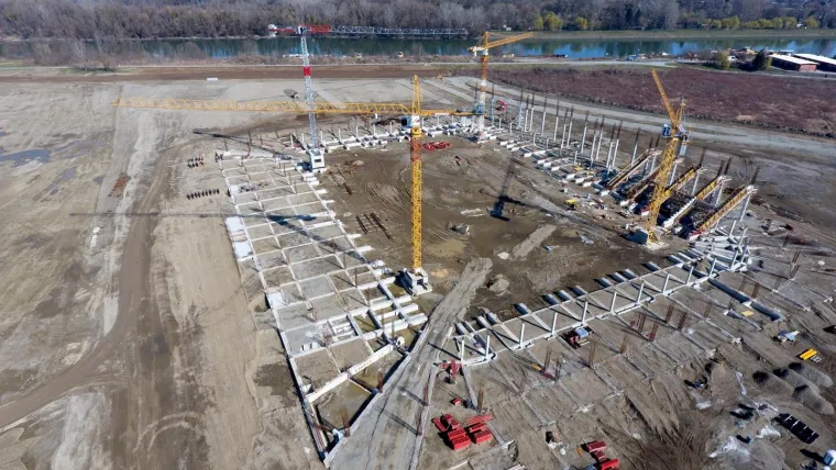 Radovi na novom stadionu NK Osijek na Pampasu. Stadion će biti u potpunosti natkriven s 12.850 mjesta i opremljen modernom tehnologijom. Uz stadion će se nalaziti i nogometni kamp te nekoliko pomoćnih terena.