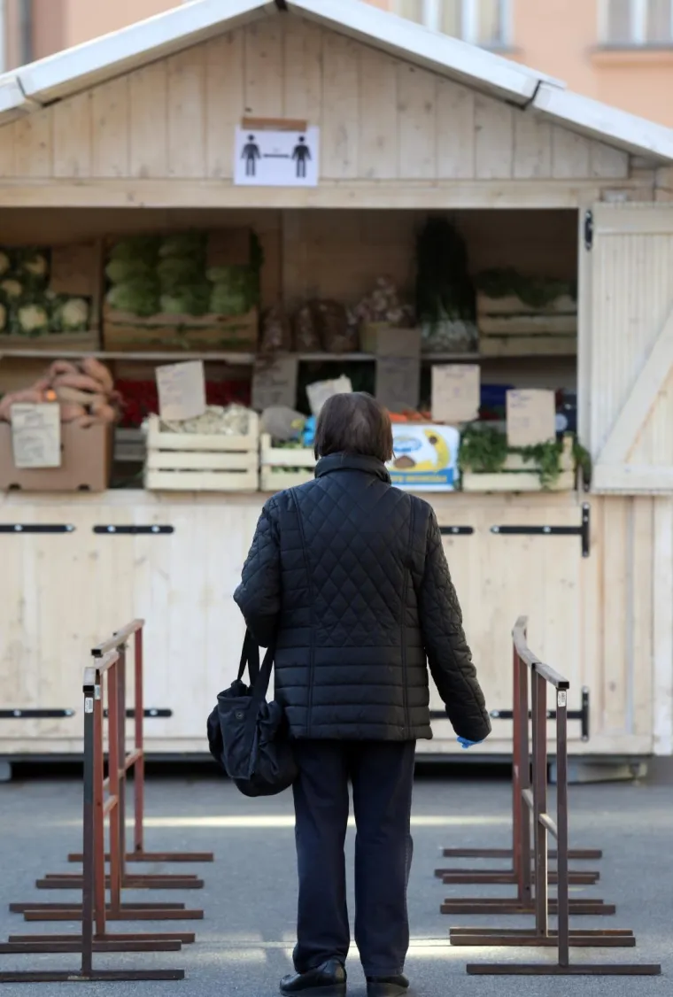 Ni Dolac nije &scaron;to je bio: Tržnica je ponovno otvorena za kupce, a na njoj su postavljene kućice