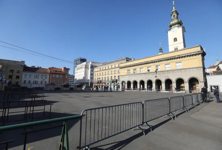 Ni Dolac nije &scaron;to je bio: Tržnica je ponovno otvorena za kupce, a na njoj su postavljene kućice