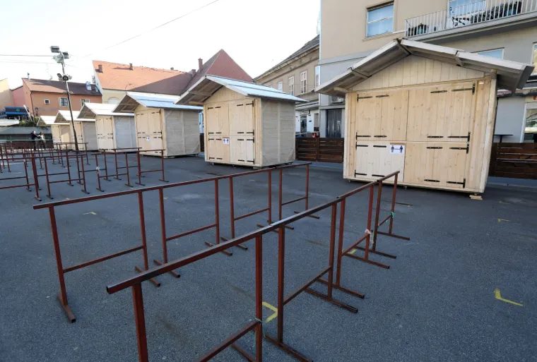 Ni Dolac nije &scaron;to je bio: Tržnica je ponovno otvorena za kupce, a na njoj su postavljene kućice