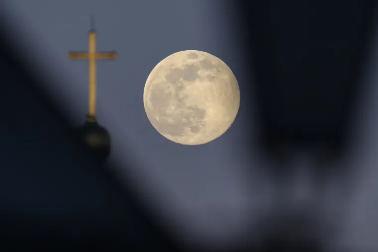 Bilo ga je nemoguće ne vidjeti:  Prekrasan puni mjesec nadvio se nad Zagrebom