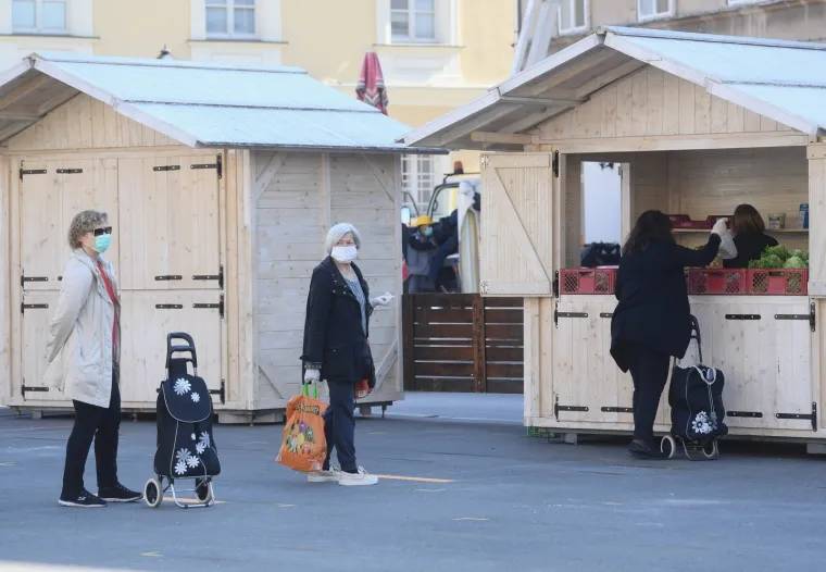 Otvorene tržnice diljem Hrvatske: Na snazi posebne mjere zaštite, građani u redovima od jutra